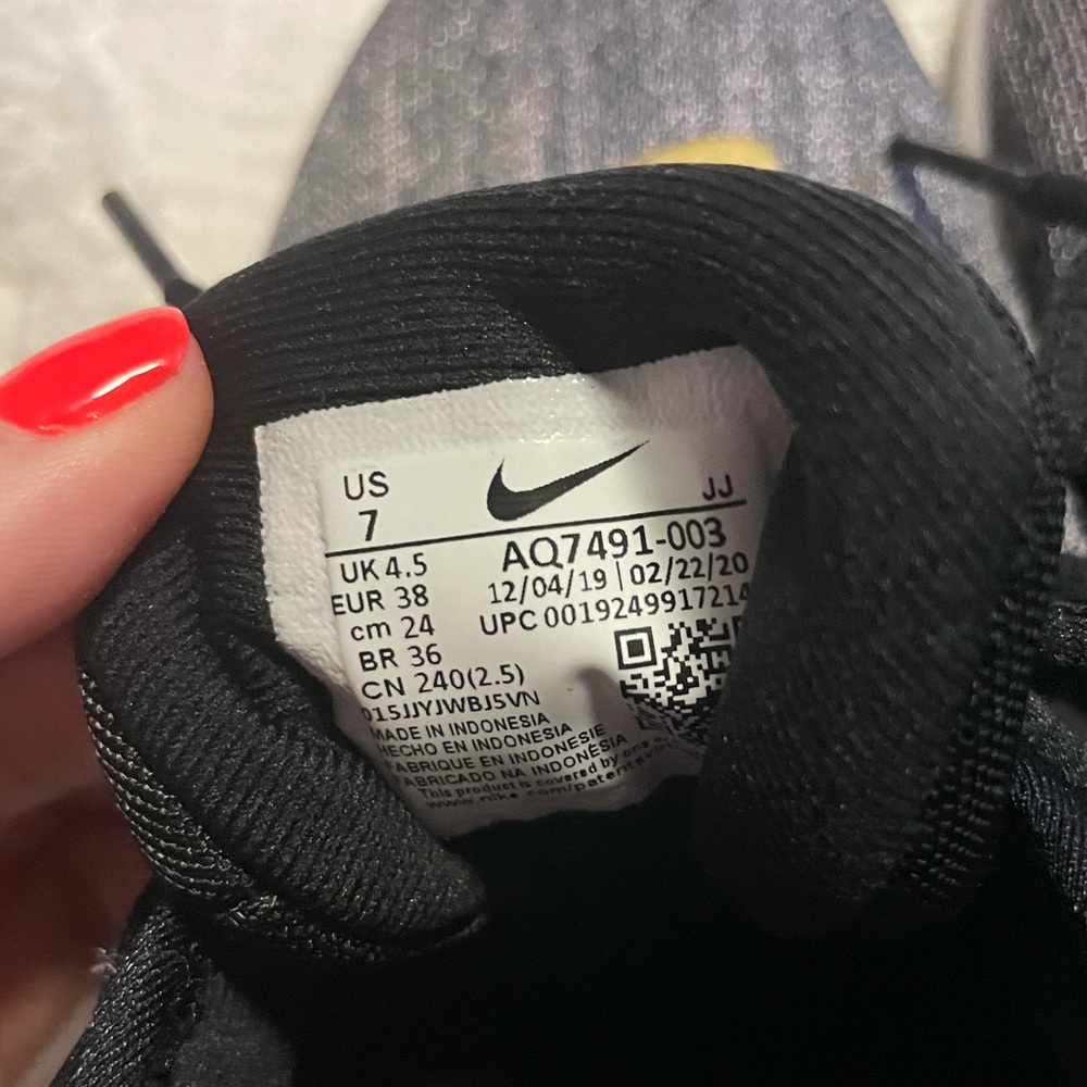 Nike - Picture 5 of 5
